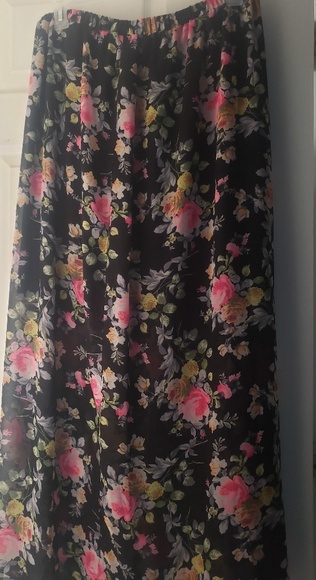 Libian Dresses & Skirts - Pretty long floral maxi skirt